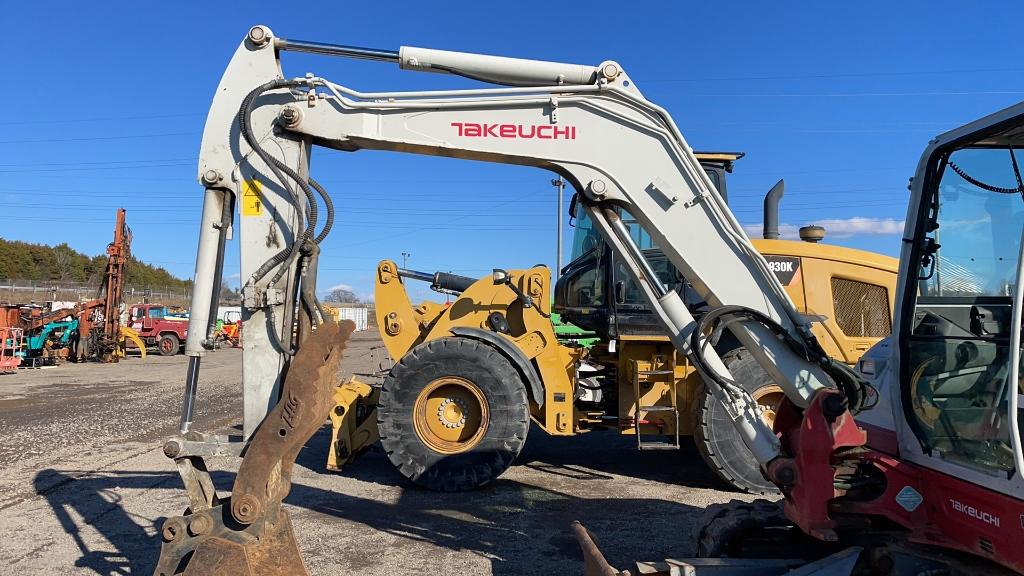 TAKEUCHI TB260 EXCAVATOR