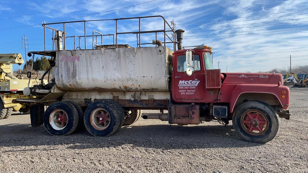 1972 MACK R-700 TANDEM AXLE TRUCK