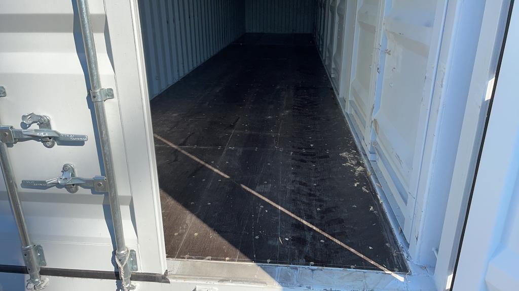 40' STORAGE CONTAINER