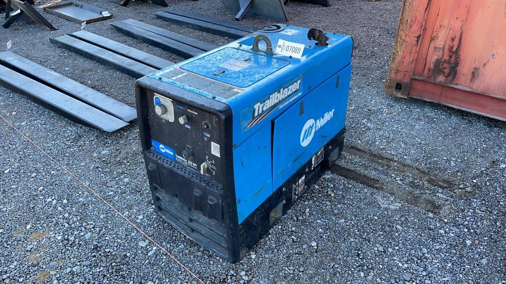 MILLER TRAILBLAZER ZZ5 EFI WELDER