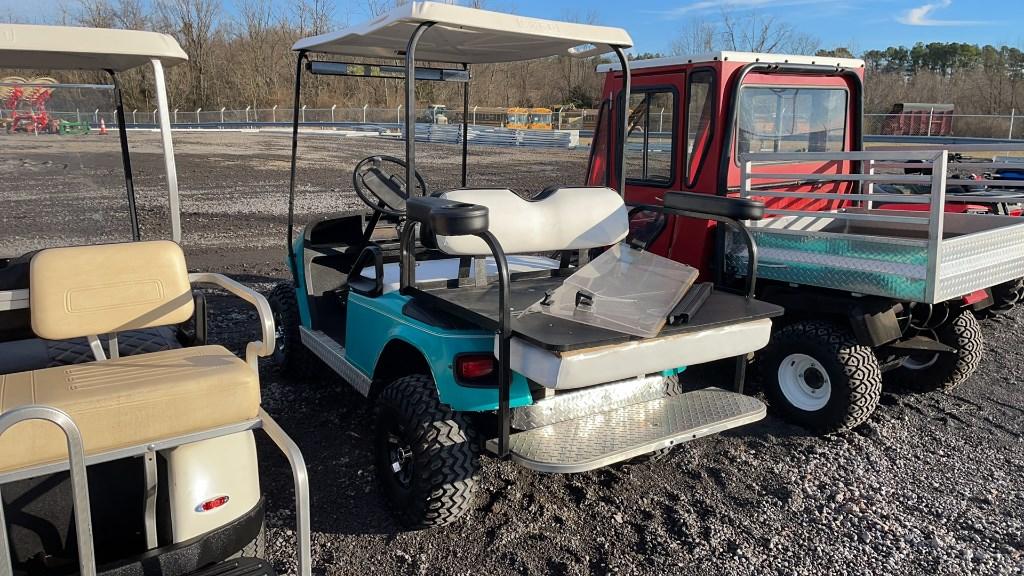 EZ-GO GOLF CART W/ CANOPY & REAR SEAT