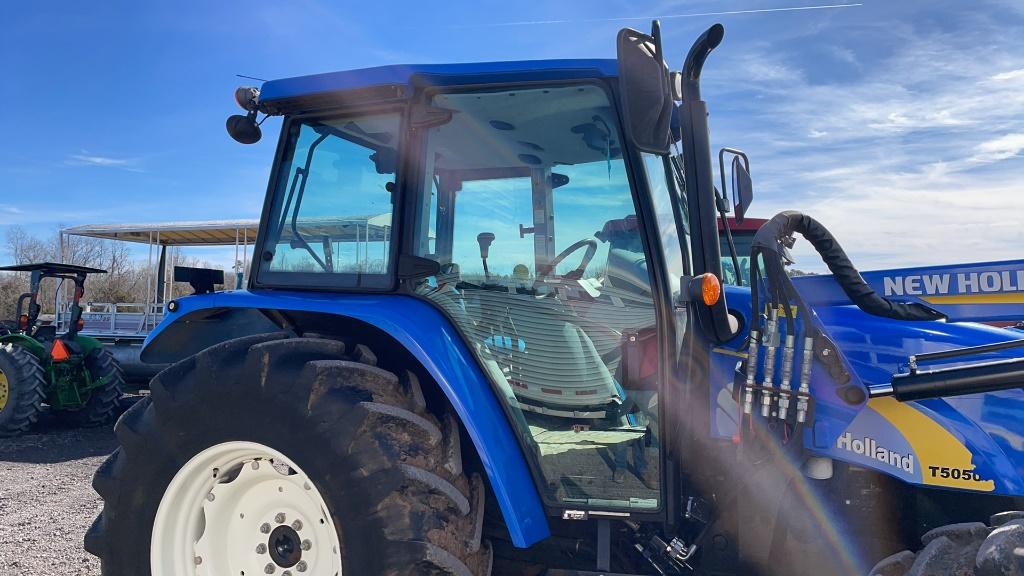 NEW HOLLAND T5050 TRACTOR