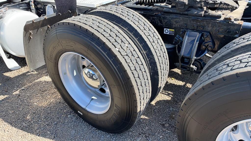 2017 PETERBILT 579 TANDEM AXLE ROAD TRACTOR