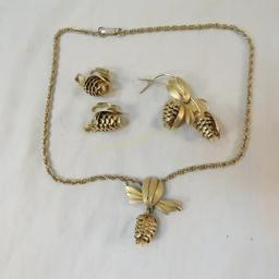 Unmarked gold tone pine cone parure