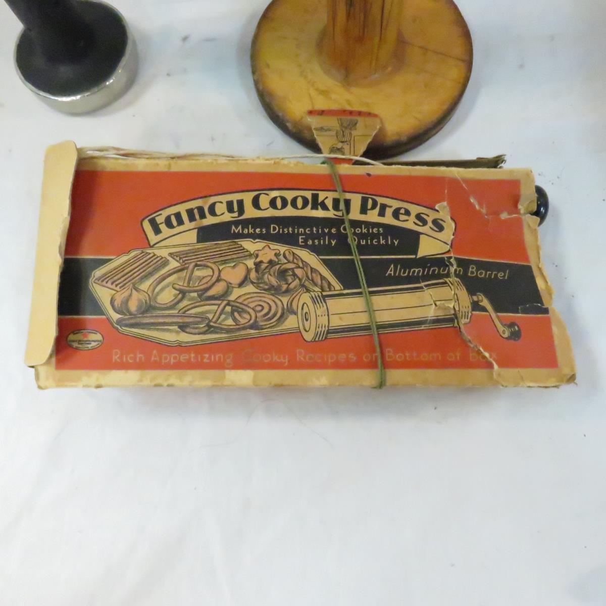 Vintage aprons, kitchen items & household