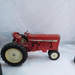 Ertl tractors & implements Farmall, Oliver, Intl