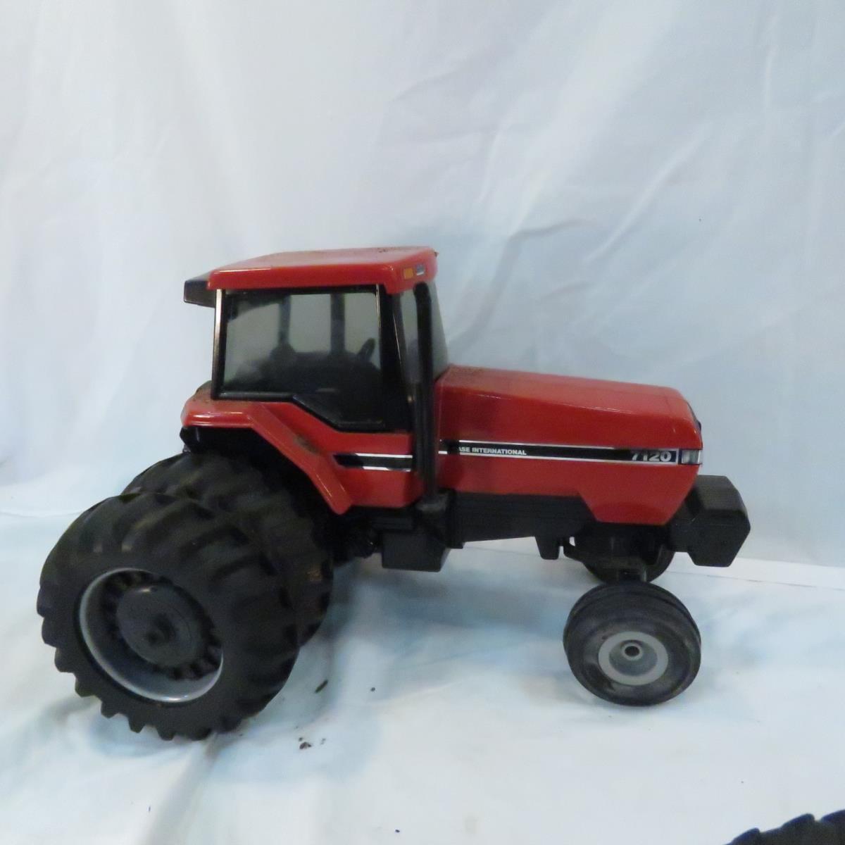 Ertl tractors & implements Farmall, Oliver, Intl