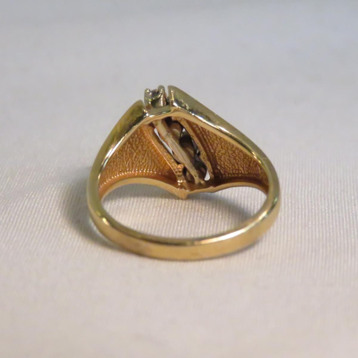 14kt gold ring with diamonds size 6 1/4, 4gtw