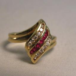 14kt gold ring with diamonds & rubies, 4.9gtw