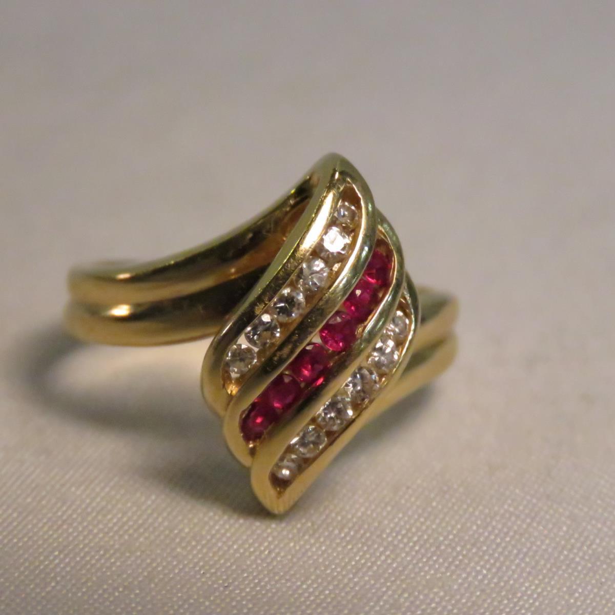 14kt gold ring with diamonds & rubies, 4.9gtw