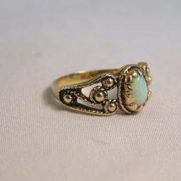 14k Gold Ring with Opal size 6 1/2, 3.2gtw