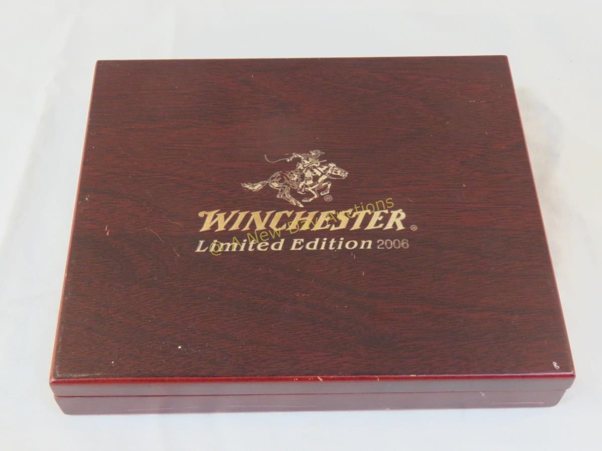 Winchester LE 3 pocket knife set in wood case
