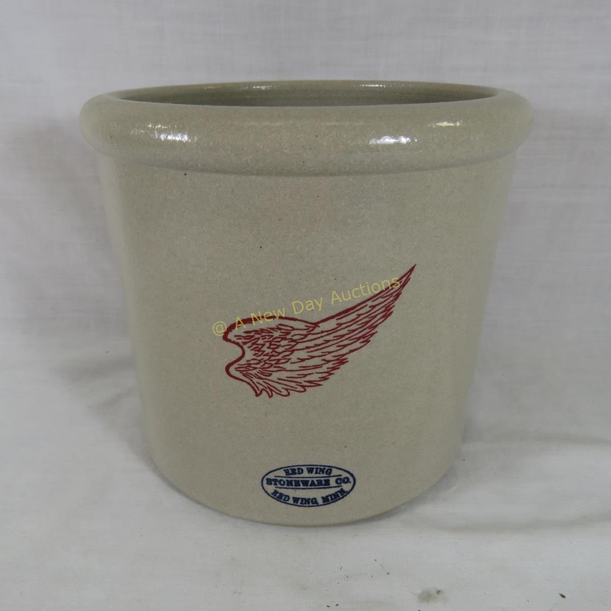 2005 McDonalds Happy Holidays Red Wing crock