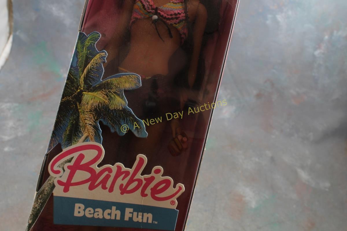 2005 Christie Beach Fun Barbie Doll in Box