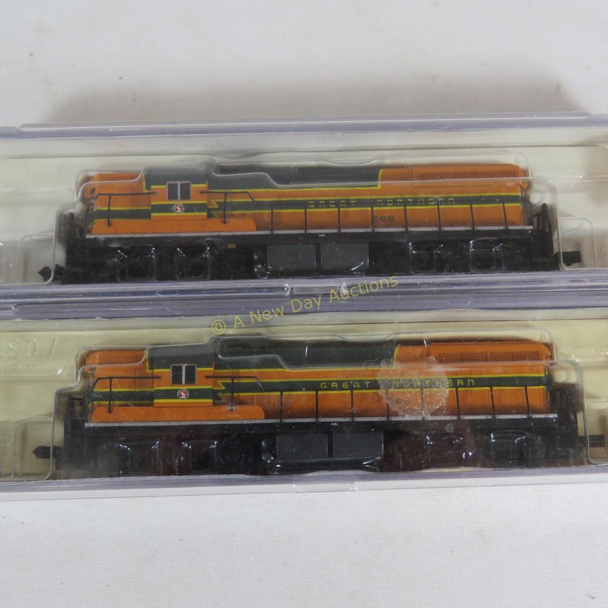 10 N Scale Train Cars with 2 Locomotives