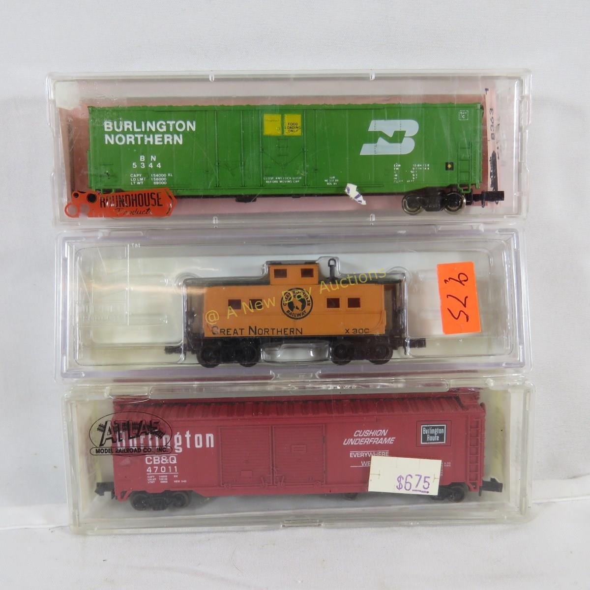 10 N Scale Train Cars with 2 Locomotives