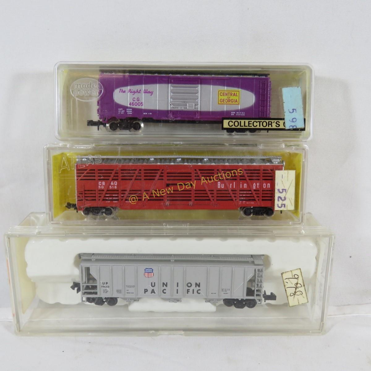 10 N Scale Train Cars with 2 Locomotives