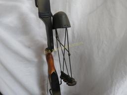 Vintage Recurve Bow with Quiver & Arrows