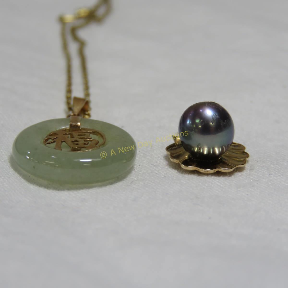 14kt gold necklace w/ jade & black pearl pendants