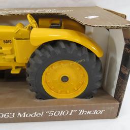 John Deere 1963 model 5010 I tractor with box