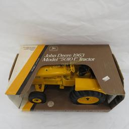 John Deere 1963 model 5010 I tractor with box