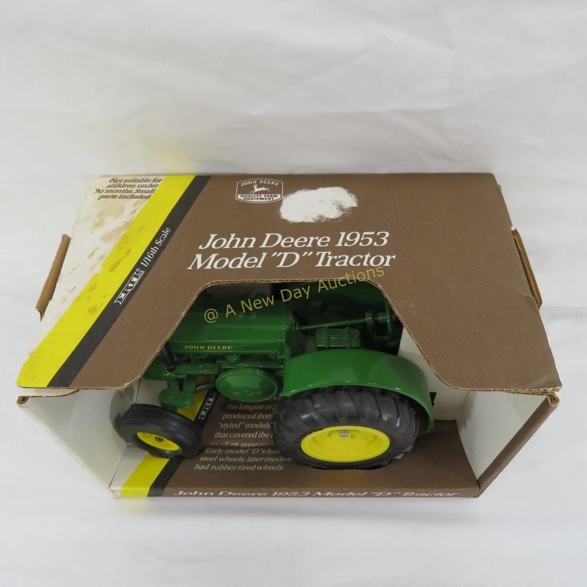 Ertl John Deere 1953 Model "D" tractor with box