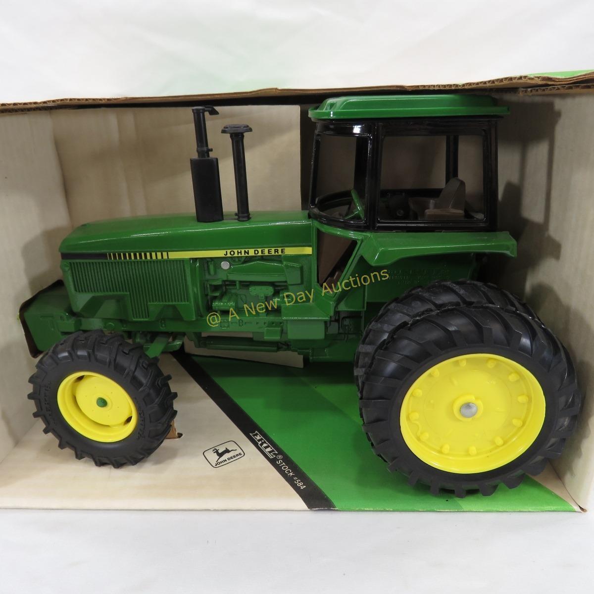Ertl John Deere MFWD Row Crop tractor #584