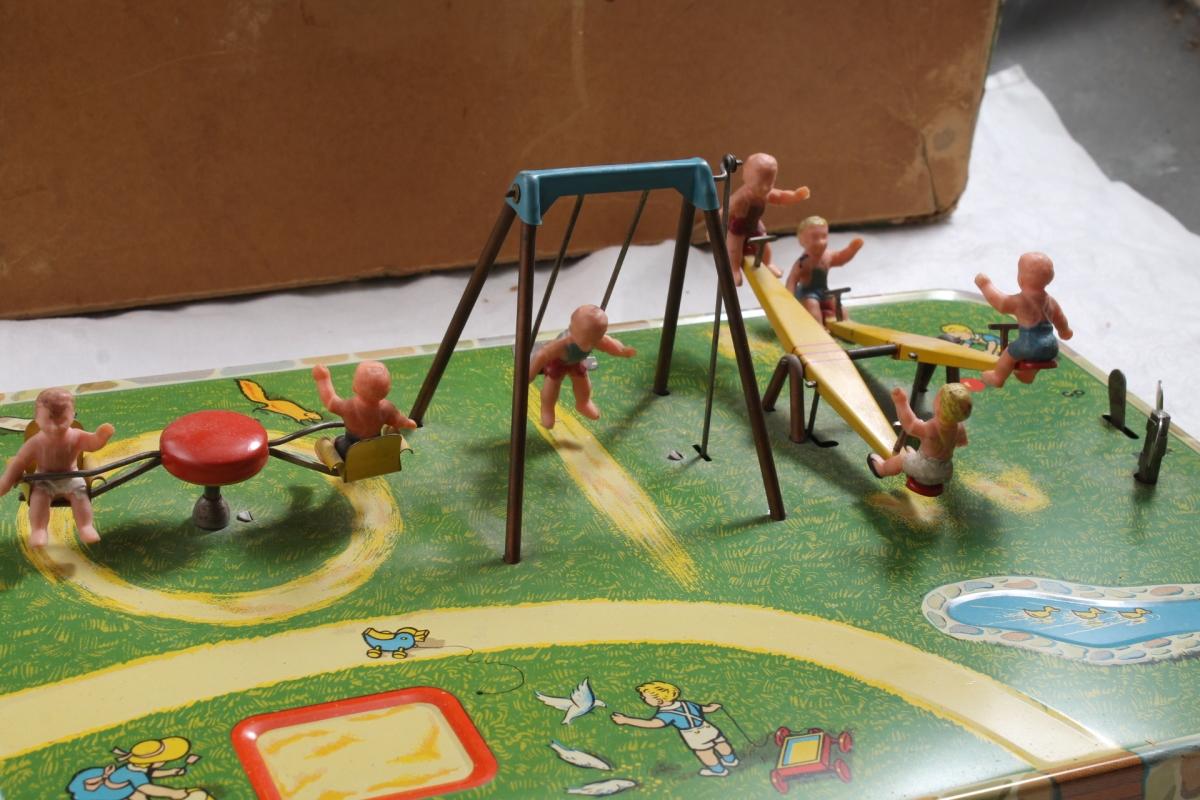 1940s Lee Toy Mechanical Playground 6 Babies