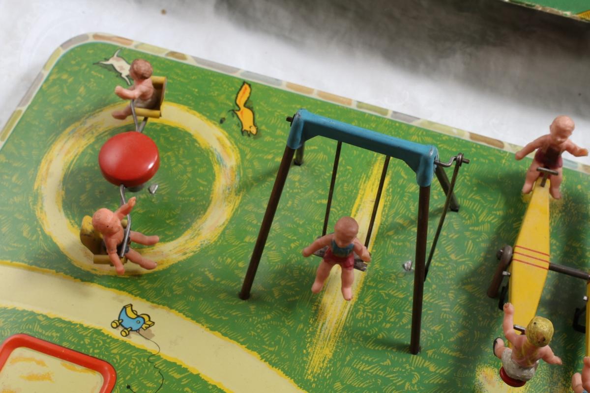 1940s Lee Toy Mechanical Playground 6 Babies