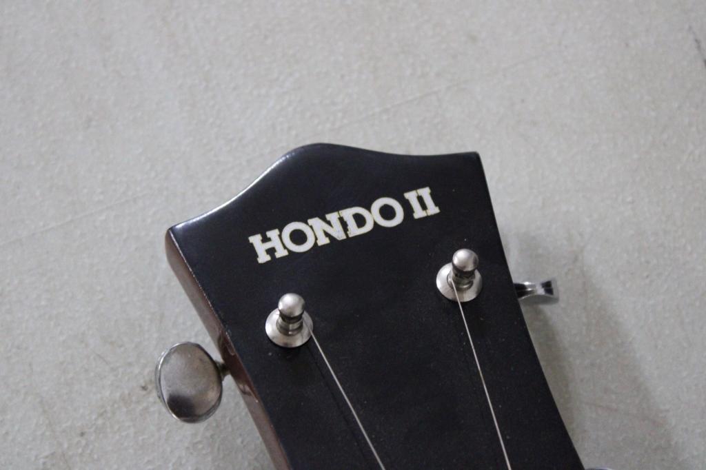 Hondo II Five String Banjo in Case