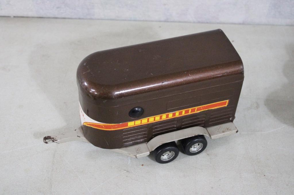 MacGregor Sz 4 Roller Skates, Ertl Horse Trailer +