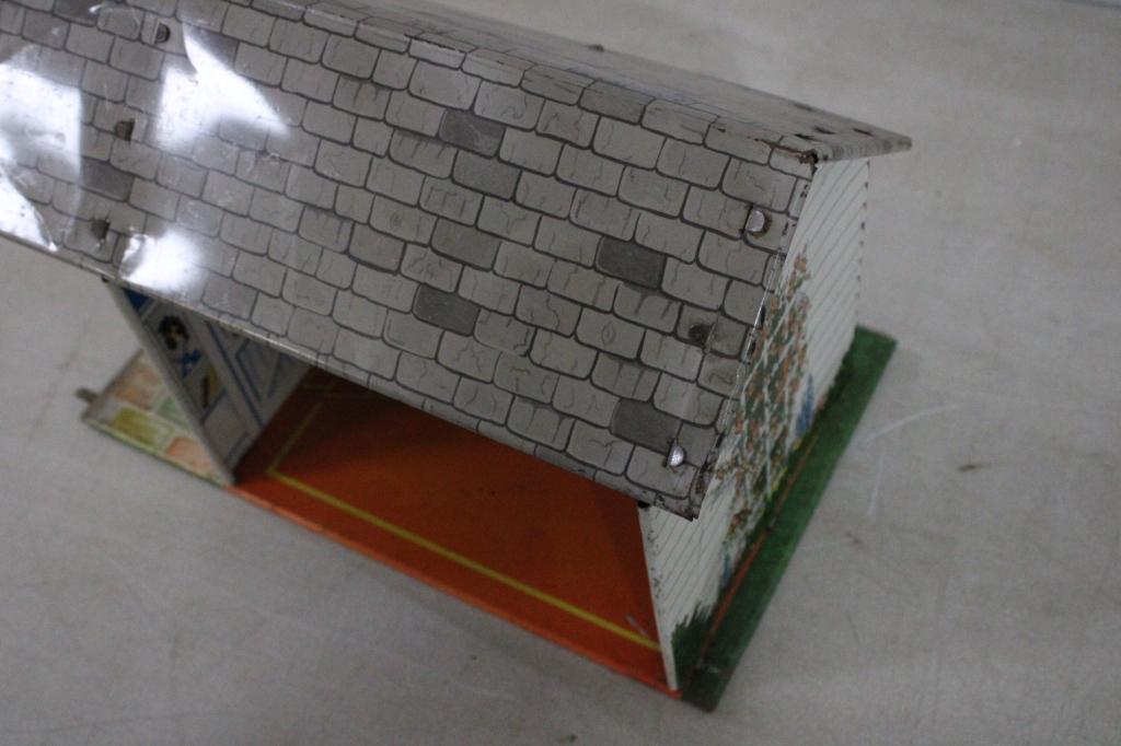 Marx Metal Dollhouse with Garage