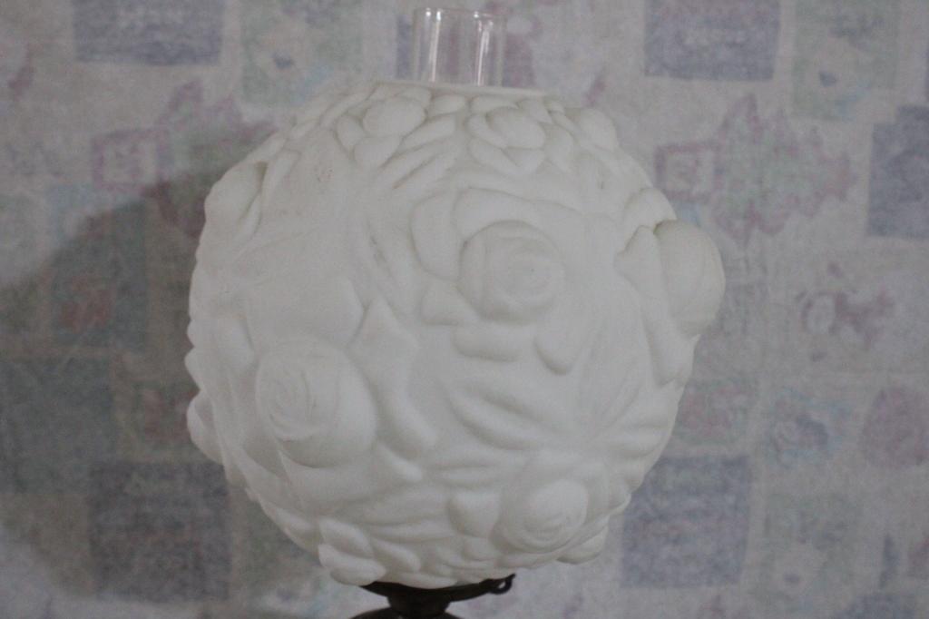 Fenton Puffed Rose 3 Globe Lamp