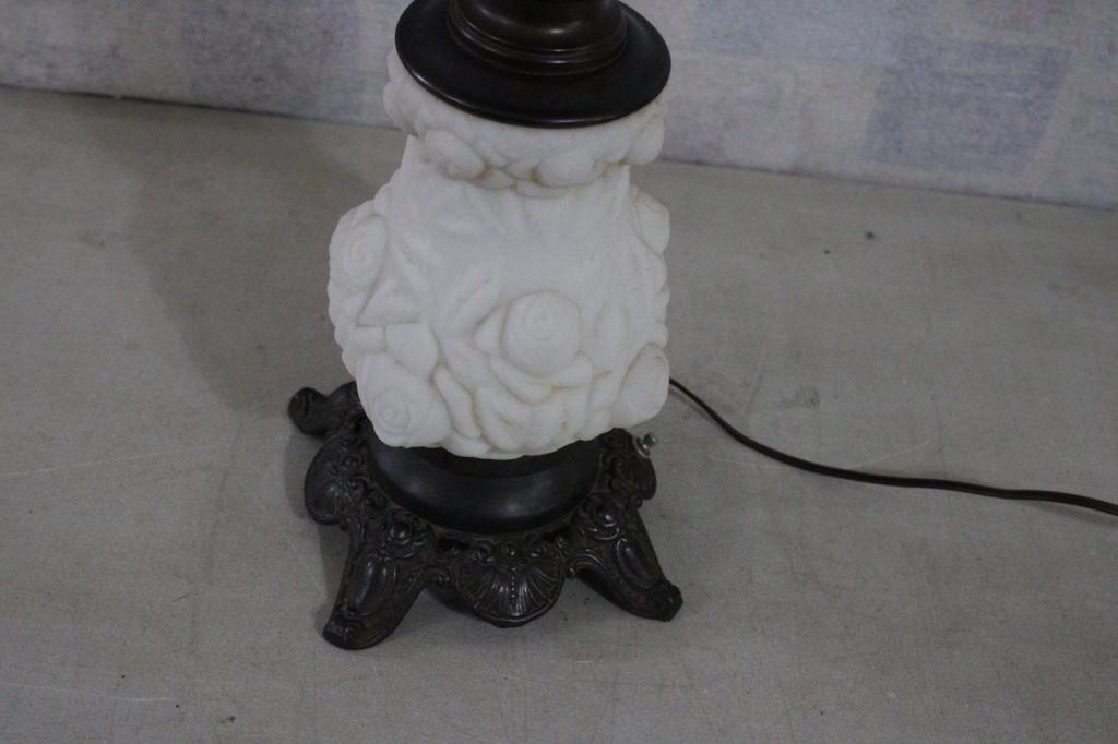 Fenton Puffed Rose 3 Globe Lamp