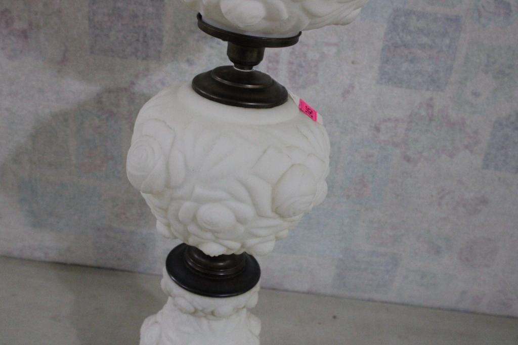 Fenton Puffed Rose 3 Globe Lamp