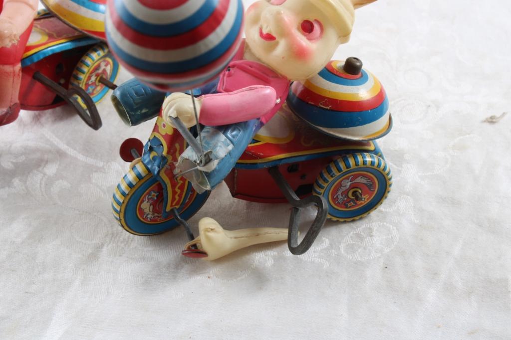 2 Wind Up Tin Toys Made in Japan