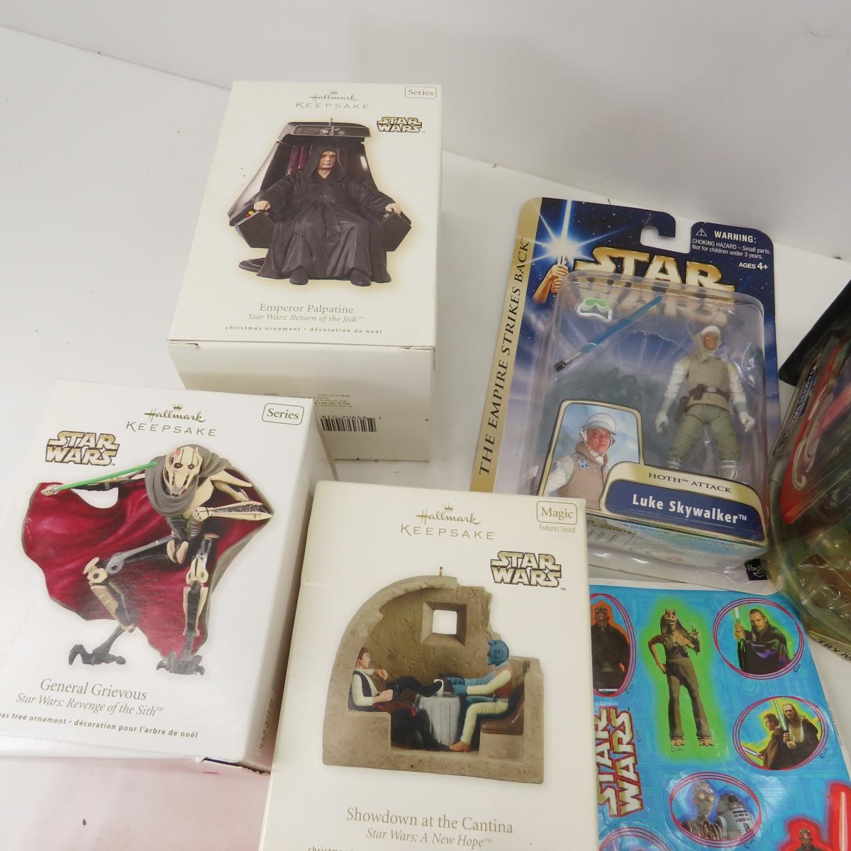 Star Wars ornaments & action figures NIP
