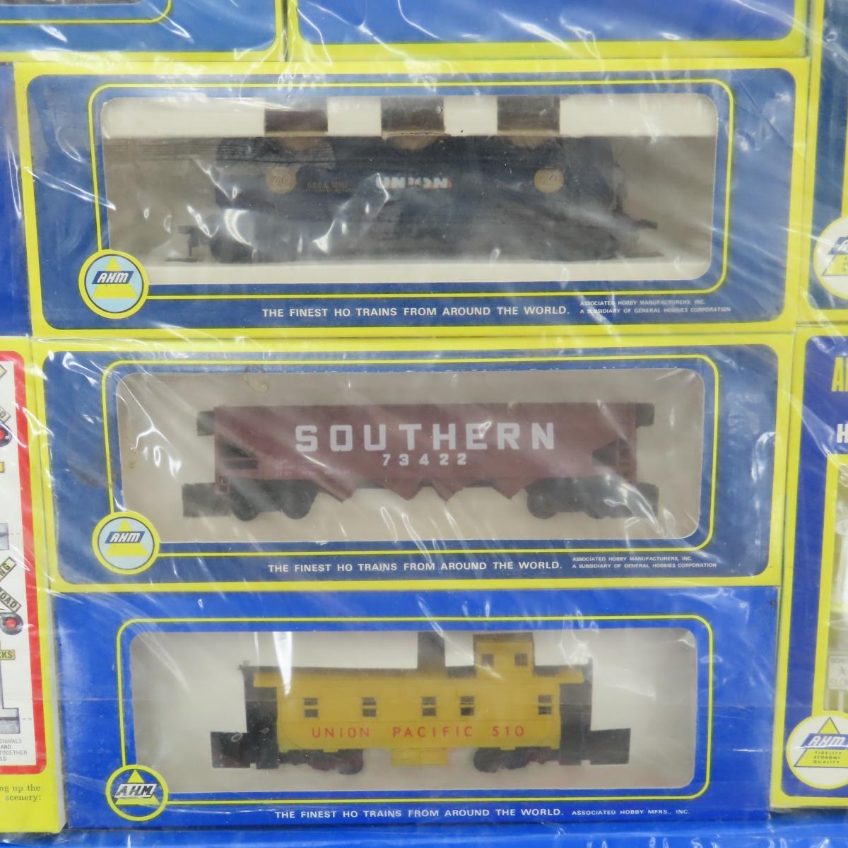 AHM & Brookfield Mr. Goodwrench HO Scale Train Set