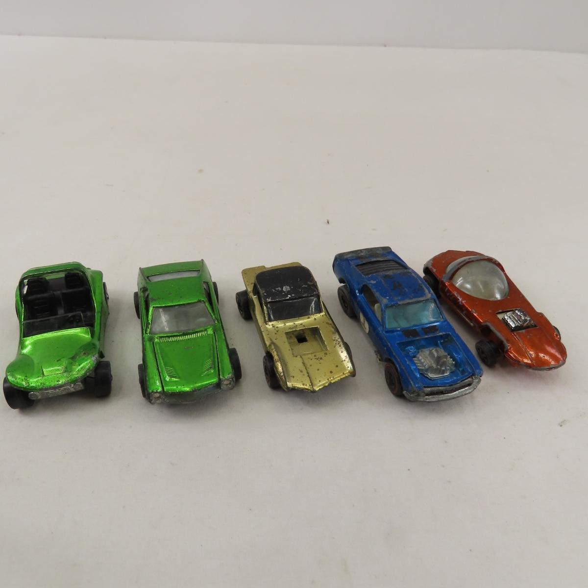 15 Hot Wheels Redlines in rally case