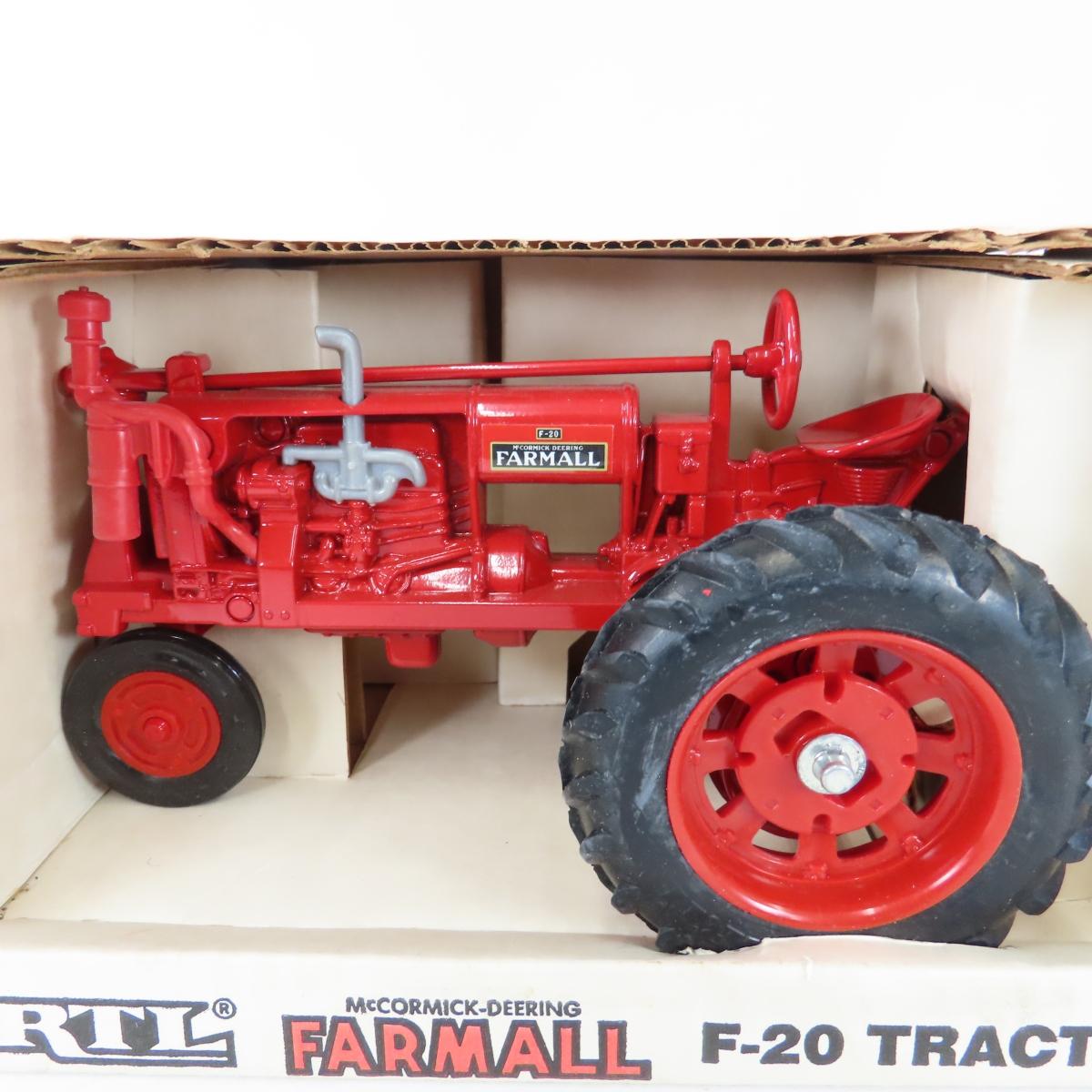 Allis Chalmers D-21 & Farmall F-20 Tractors 1:16