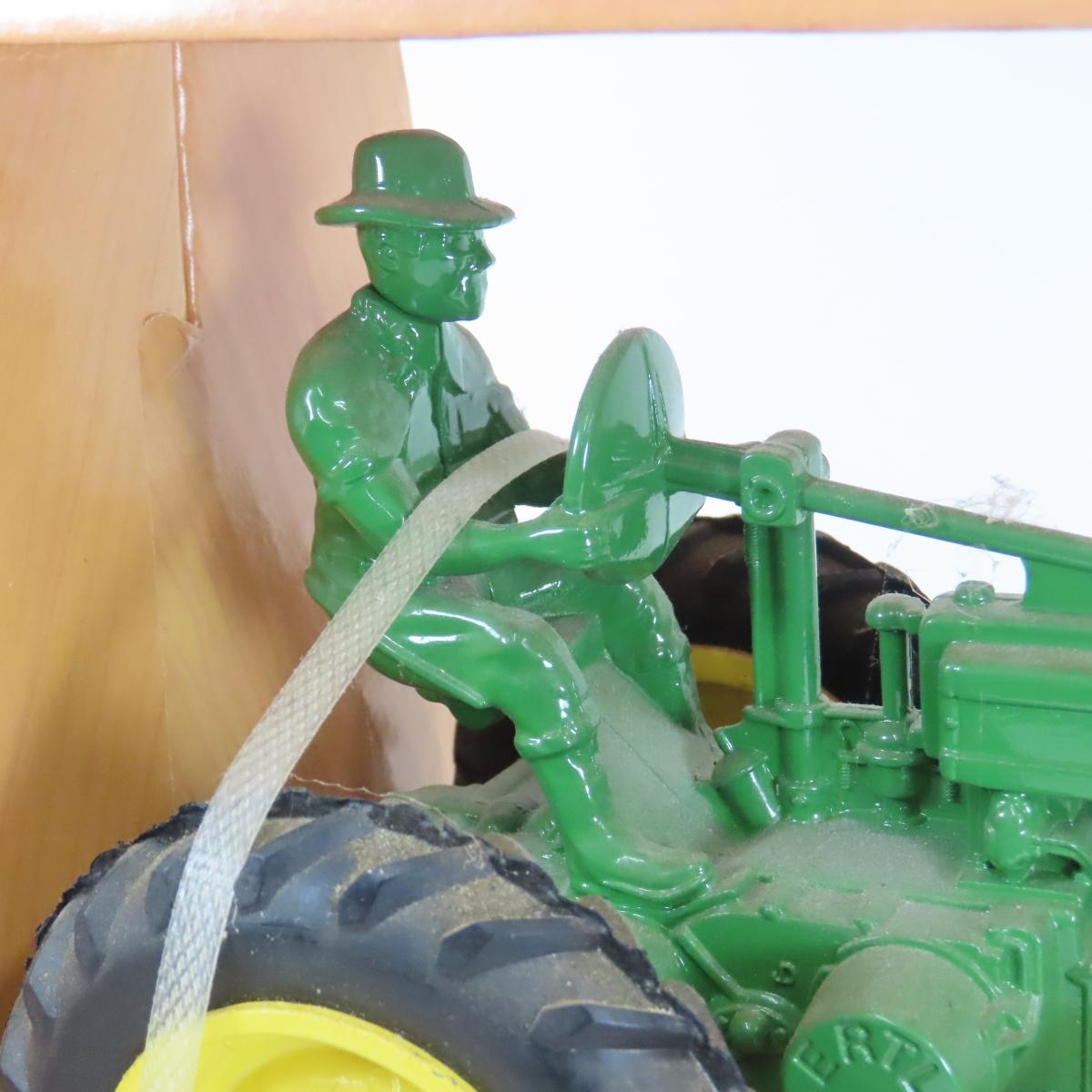 3 ERTL John Deere Tractors 1:16