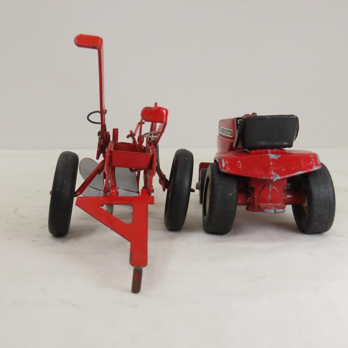 IH & McCormick Red Tractors & Farm Equipment