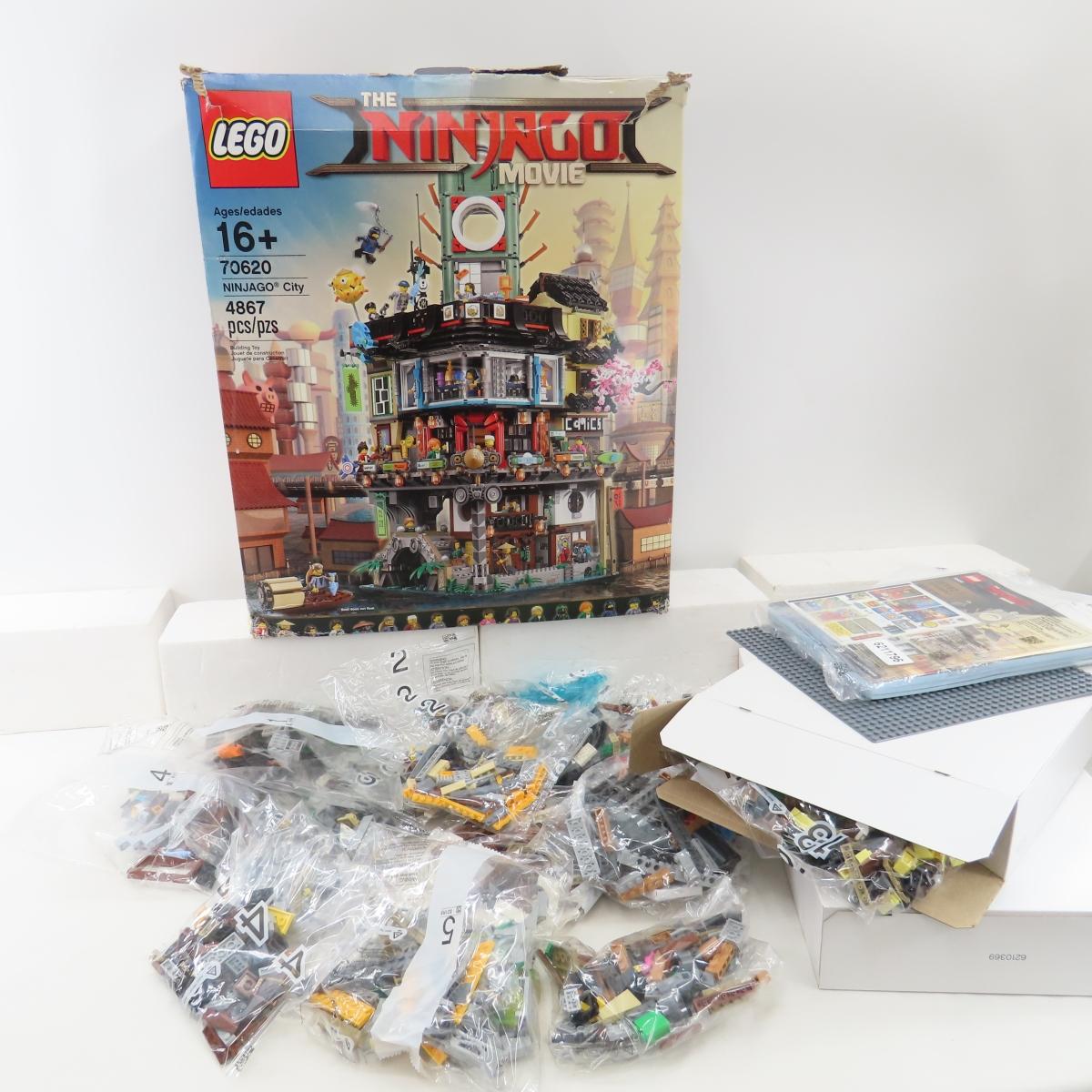 Lego The Ninjago Movie 70620 open box.