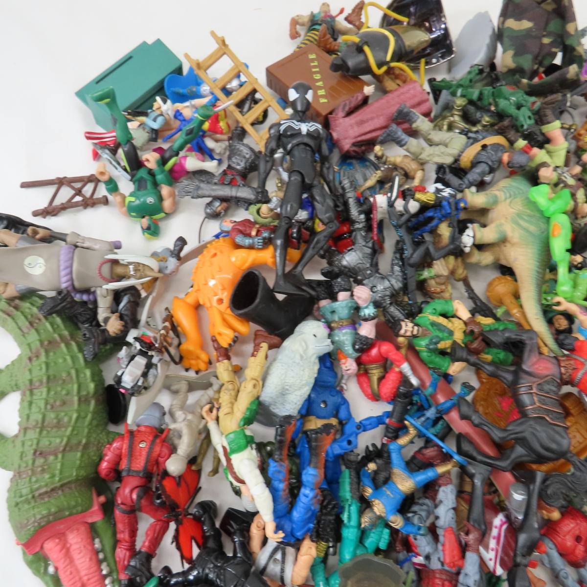 Mixed loose action figures & accessories