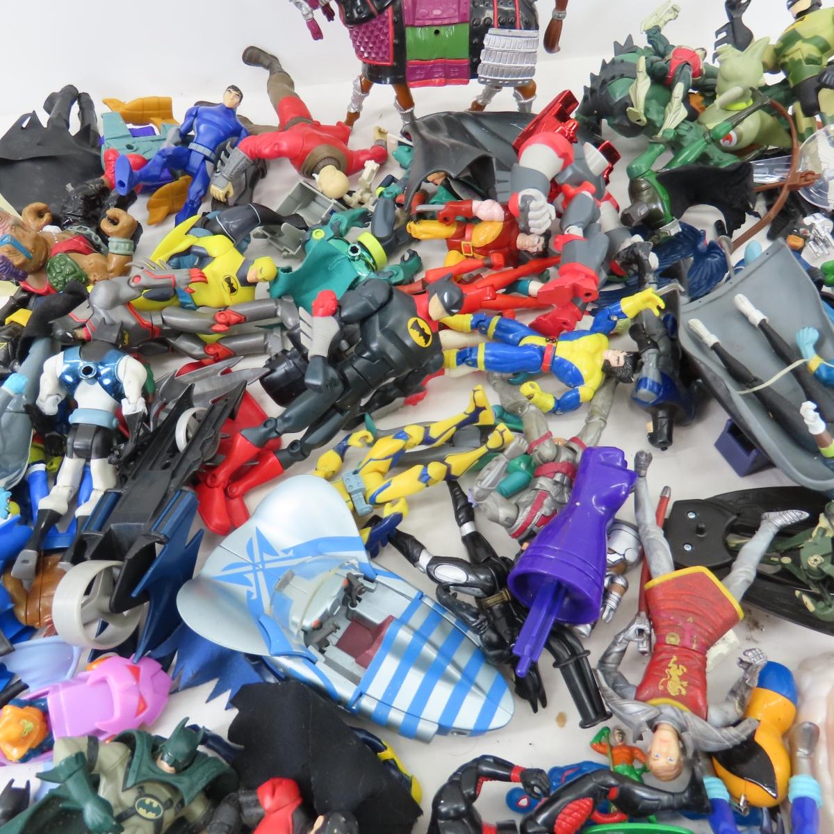 Mixed loose action figures & accessories