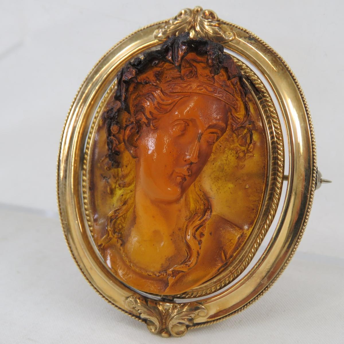 Antique 14KT High Relief Cameo Brooch