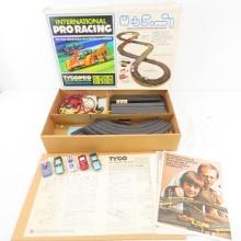 1975 TycoPro International Pro Racing Set No 8105