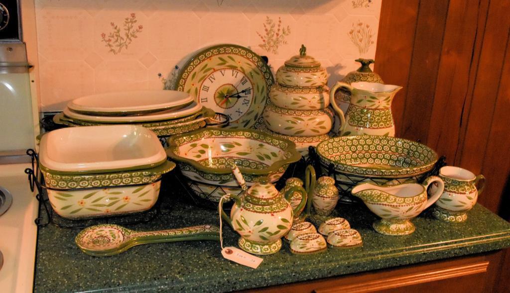 Lot #24- Extremely nice set of approx. 125pcs of Temptations “Old World” pattern  presentable
