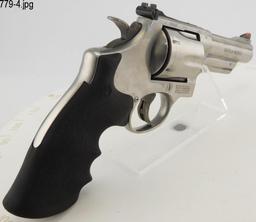 Lot #779 - S&W  686-6 Stainless Double Action Revolver