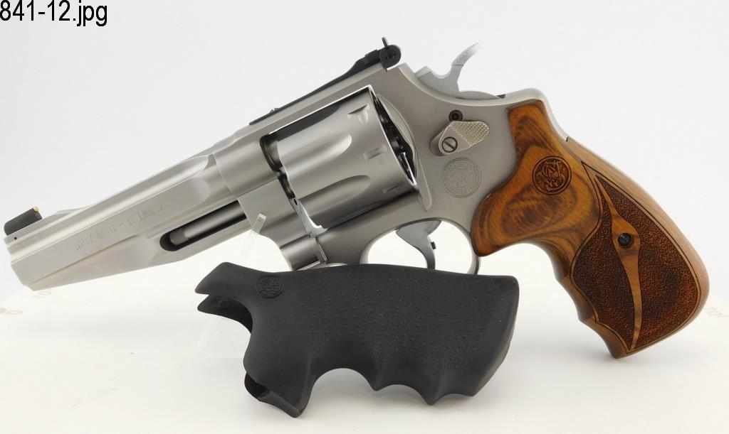 Lot #841 - S&W  627-5 DA Revolver